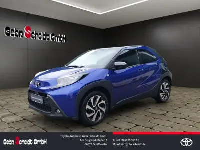 Gebraucht Toyota Aygo X Pulse 72 PS (52 kW) 2023 Juniper blue (8y8)/ black mica SUV