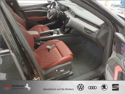 Gebraucht Audi e-tron Sportback Ambiente 369 kW (503 PS) 2023 Schwarz SUV