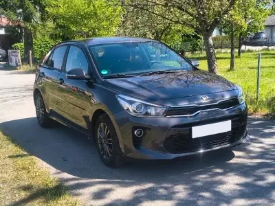 Gebraucht Kia Rio DREAM-TEAM Edition 84 PS (61 kW) 2019 Grau Limousine