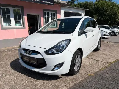 Gebraucht Hyundai ix20 Edition 90 PS (66 kW) 2015 Polar white / sol Kleinwagen