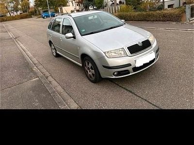 Silber Gebraucht 2007 Skoda Fabia Kombi | 2.000 € (Teuer)