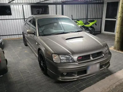 Usata Subaru Legacy 265 CV (194 kW) 2001 Oro Berlina