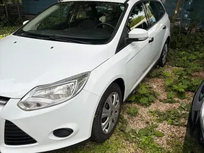 Gebraucht Ford Focus 125 PS (91 kW) 2014 Weiß Kombi