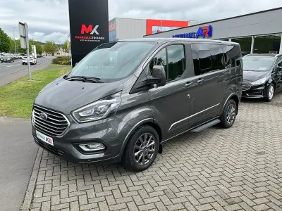 Używany Ford Tourneo 185 KM (136 kW) 2021 Szary Minivan