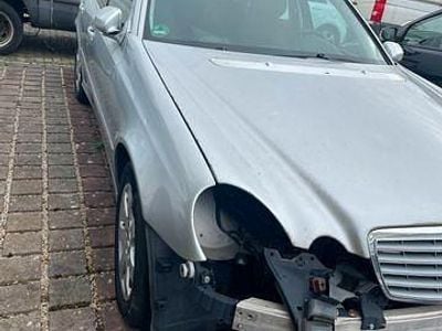 Mercedes E200