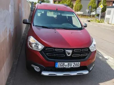 Gebraucht Dacia Dokker Stepway 131 PS (96 kW) 2021 Rot Van / Kleinbus