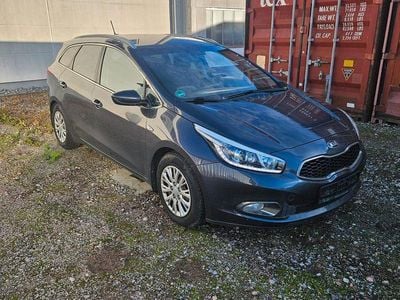 Grau Gebraucht 2015 Kia Ceed Sportswagon Edition 7 Kombi | 5.800 € (Fairer Preis)