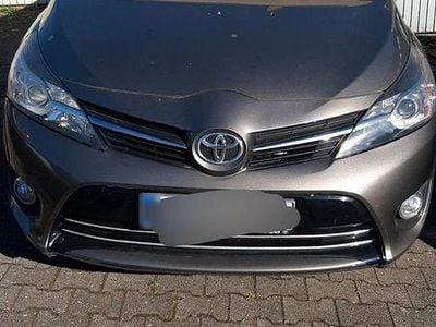 Usata Toyota Verso Comfort 111 CV (81 kW) 2017 Grigio Monovolume