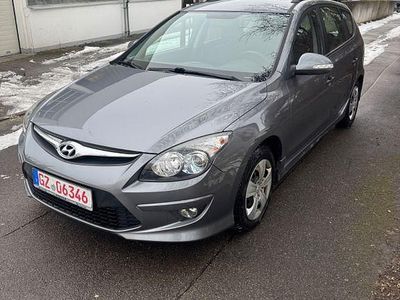 Grau Gebraucht 2011 Hyundai i30 Kombi | 4.100 € (Fairer Preis)