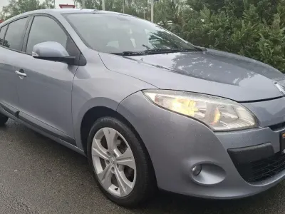 Używany Renault Mégane Dynamique 101 KM (74 kW) 2009 Srebrny Sedan/Limuzyna