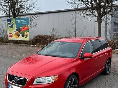 Gebraucht Volvo V70 136 PS (100 kW) 2013 Rot Kombi