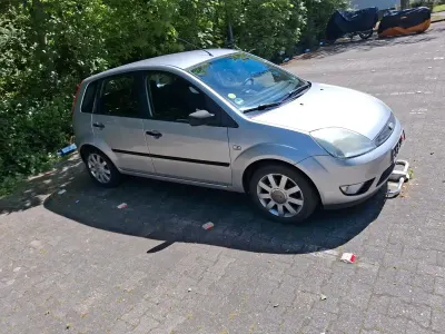 Gebraucht Ford Fiesta 80 PS (58 kW) 2005 Silber Kleinwagen