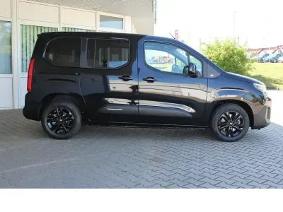 Neu Citroën Berlingo 131 PS (96 kW) 2026 Lackierung schwarz perla nera/ Van / Kleinbus