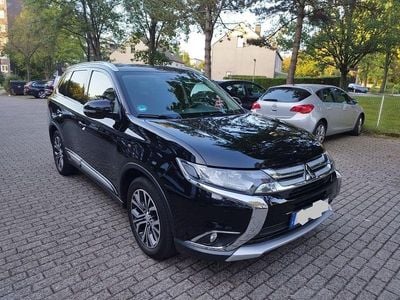 Second-hand Mitsubishi Outlander 150 CP (110 kW) 2016 Negru SUV
