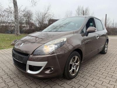 Braun Gebraucht 2010 Renault Scénic III Dynamique Van / Kleinbus | 3.999 € (Fairer Preis)