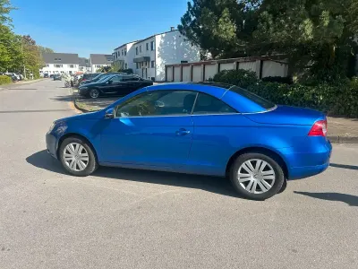 Second-hand VW Eos 140 CP (102 kW) 2010 Albastru Cabrio