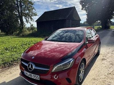 Rot Gebraucht 2016 Mercedes A200 Urban Limousine | 18.700 € (Fairer Preis)