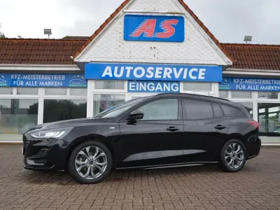 Gebraucht Ford Focus ST-Line X 125 PS (91 kW) 2023 Schwarz Kombi