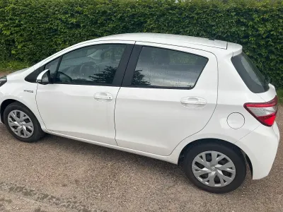 Gebraucht Toyota Yaris Hybrid 73 PS (53 kW) 2019 Weiß Kleinwagen
