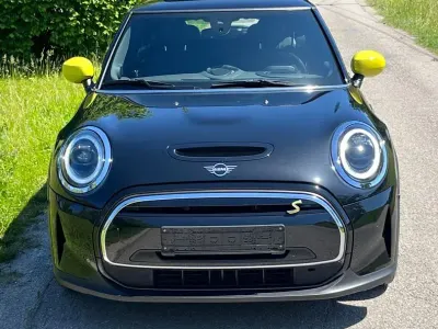 Gebraucht Mini Cooper SE 135 kW (184 PS) 2023 Schwarz Kleinwagen