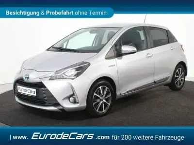 Gebraucht Toyota Yaris Hybrid 101 PS (74 kW) 2020 Grau Limousine