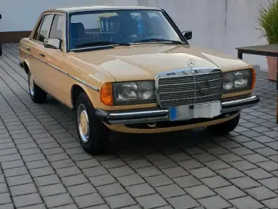 Gebraucht Mercedes 230 136 PS (100 kW) 1983 Gelb Limousine
