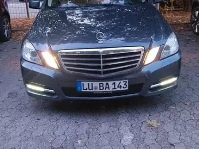Gebraucht Mercedes E220 Avantgarde 170 PS (125 kW) 2012 Grau Limousine