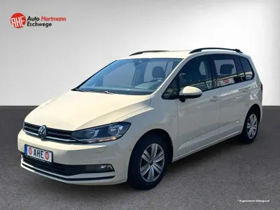 Gebraucht VW Touran Trendline 150 PS (110 kW) 2024 Hellelfenbein Van / Kleinbus