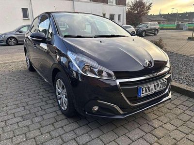 Blau Gebraucht 2018 Peugeot 208 Active Kleinwagen | 7.990 € (Fairer Preis)