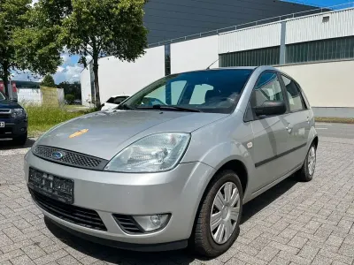 Gebraucht Ford Fiesta Ambiente 80 PS (58 kW) 2006 Silber Kleinwagen