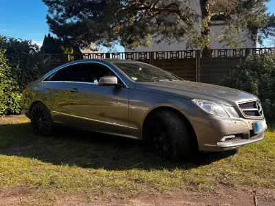 Gebraucht Mercedes E220 AMG line 170 PS (125 kW) 2010 Grau Coupé