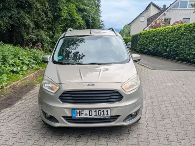 Gebraucht Ford Tourneo Courier Titanium 95 PS (69 kW) 2014 Silber Van / Kleinbus