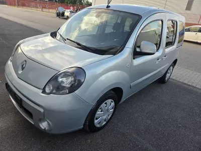 Gebraucht Renault Kangoo 90 PS (66 kW) 2013 Silber Van / Kleinbus