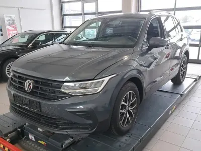 Gebraucht VW Tiguan Life 150 PS (110 kW) 2023 Grau SUV