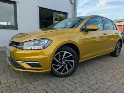 Gebraucht VW Golf VII Join 125 PS (91 kW) 2018 Kurkumagelb Limousine