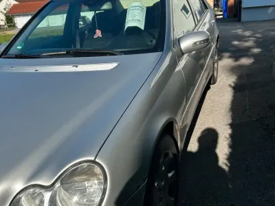 Gebraucht Mercedes C220 150 PS (110 kW) 2005 Silber Limousine