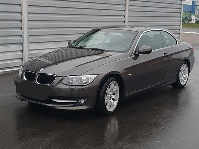 Braun Gebraucht 2011 BMW 320 Cabriolet Sport Line Cabrio | 11.999 € (Fairer Preis)