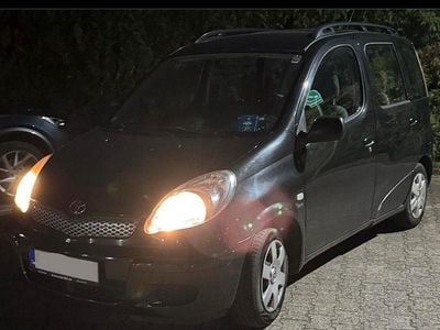 Schwarz Gebraucht 2004 Toyota Yaris Kombi | 3.500 €