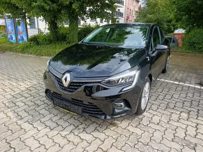 Używany Renault Clio V Business 91 KM (66 kW) 2022 Czarny Sedan/Limuzyna