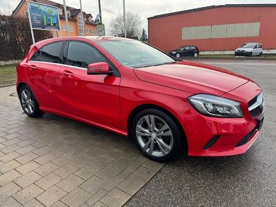 Gebraucht Mercedes A200 Urban 156 PS (114 kW) 2015 Rot Limousine