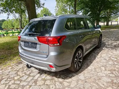 Gebraucht Mitsubishi Outlander P-HEV Top 203 PS (149 kW) 2016 Silber SUV