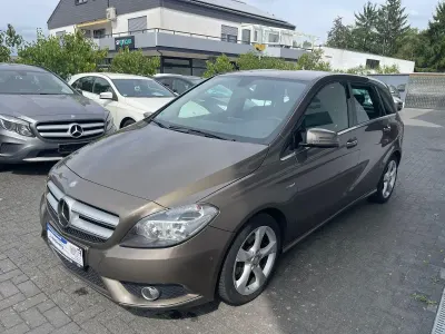 Gebraucht Mercedes B180 122 PS (89 kW) 2013 Grau Kleinwagen