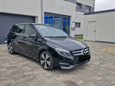 Gebraucht Mercedes B180 122 PS (89 kW) 2017 Schwarz Kleinwagen