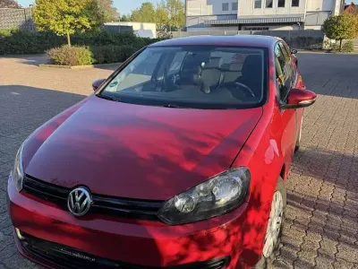 Gebraucht VW Golf VI Comfortline 80 PS (58 kW) 2010 Rot Kleinwagen