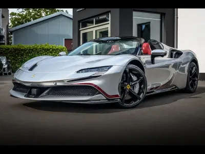 Gebraucht Ferrari SF90 999 PS (734 kW) 2025 Grau Cabrio