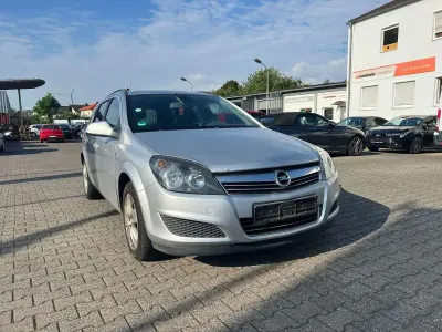 Gebraucht Opel Astra Edition 110 PS (80 kW) 2013 Silber Kombi