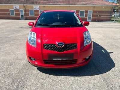 Usado Toyota Yaris 69 HP (50 kW) 2008 Vermelho Citadino