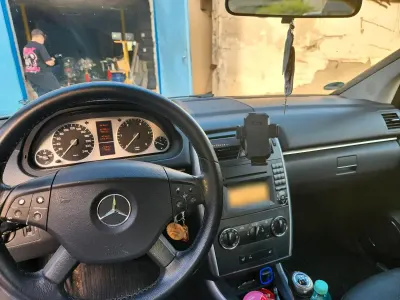 Gebraucht Mercedes B180 145 PS (106 kW) 2008 Schwarz Van / Kleinbus