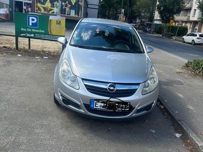 Grau Gebraucht 2007 Opel Corsa Catch Me Limousine | 2.150 € (Etwas zu teuer)
