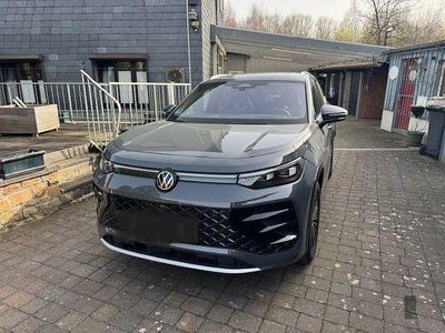 Second-hand VW Tayron R-line 193 CP (141 kW) 2025 Gri SUV